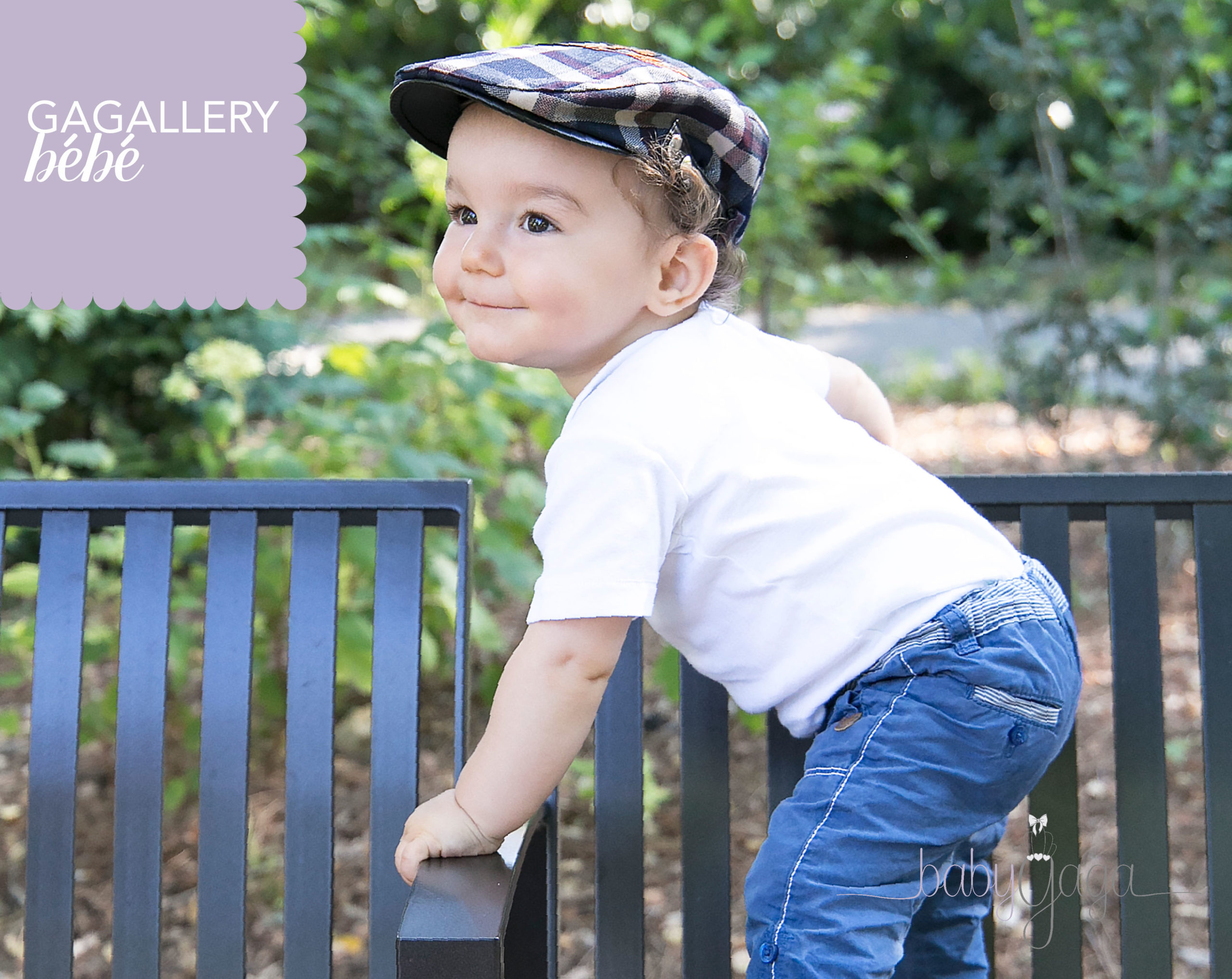 Photo d'un beau petit garçon avec un jean et un chapeau sur un parc