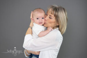 Sublime photo d'une grand-mère avec son bébé
